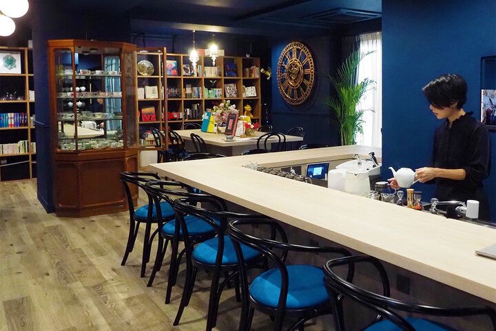 黒と白のスワンスイーツに心ときめく♪ ゆったりランチも楽しめる麻布台の紅茶専門店「ナナシアン」