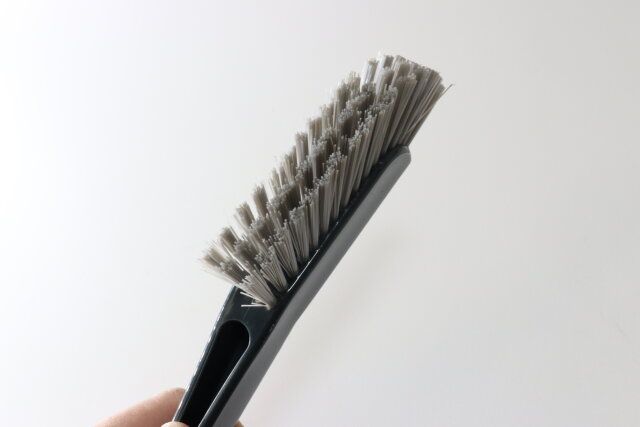 ダイソーの3列になったキッチン用隙間ブラシ