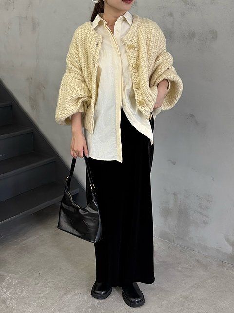 黒ロングスカートコーデ3