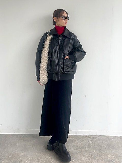 黒ロングスカートコーデ5