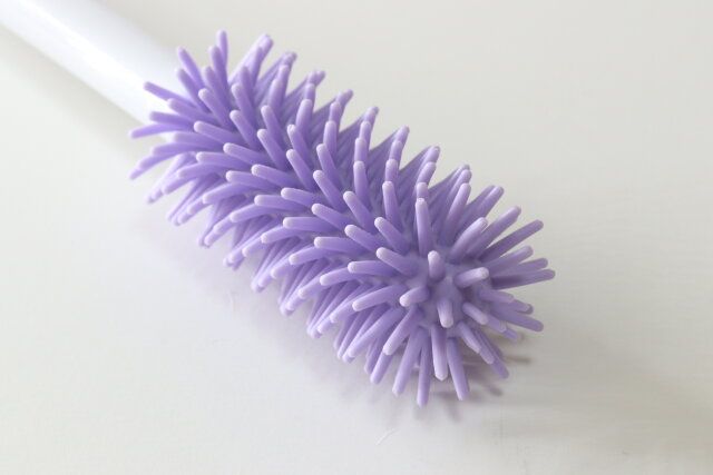 ダイソーのイボイボの底洗いブラシ（ボトル用）