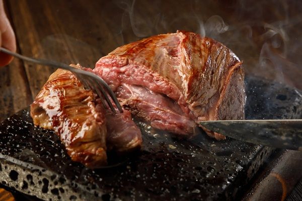 【埼玉県川口市・千葉県松戸市・東京都府中市】モンスターグリルが、フードコート限定でイイ肉の日イベントを開催！ステーキが半額に