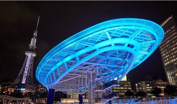 オアシス21のシンボル「水の宇宙船」のライトアップも幻想的