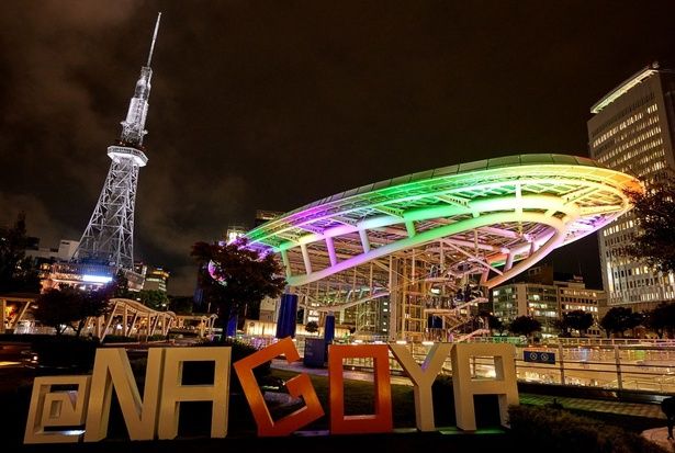 スケートリンクが設置されるオアシス21周辺には名古屋のランドマーク・中部電力MIRAI TOWERもあり夜景を楽しめる