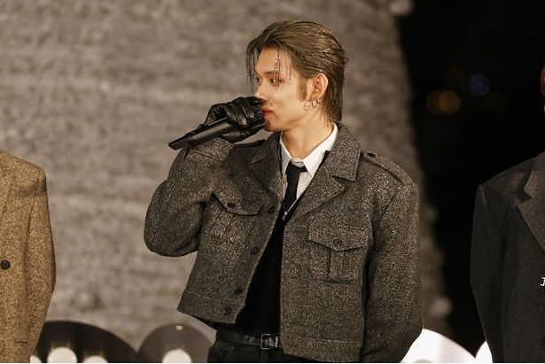 イルミネーションを見ながら聴いてほしい曲を語るYEONJUN