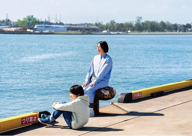 ダメ兄の人生の後始末で集まった家族のひと騒動を描く『兄を持ち運べるサイズに』 [c]2025 「兄を持ち運べるサイズに」製作委員会