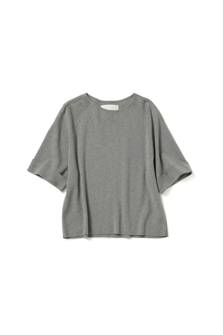 ニット¥18,700／エーケー ワン（ビームス ハウス 丸の内）