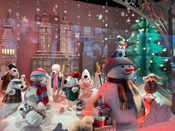 老舗百貨店プランタンのウィンドウもすてきです