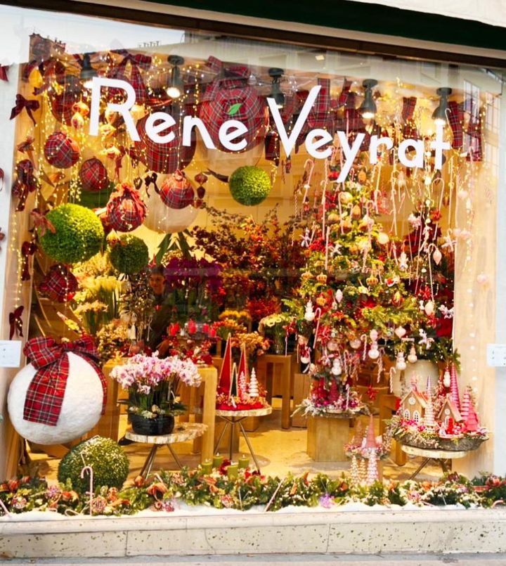 クリスマスリースのデコレーションはバラエティ豊か