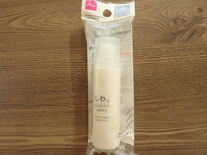 DAISO(ダイソー)：しわになりにくい液状のり(50mL)