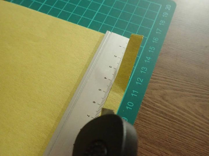 DAISO(ダイソー)：カッターマット(225×150mm)