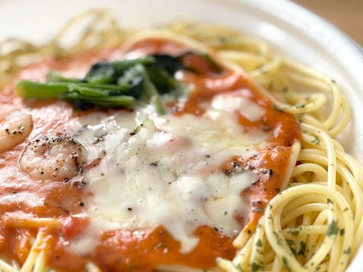 ファミマ「トマトクリームパスタ」 リュウジ監修の本格的なもちもち麺