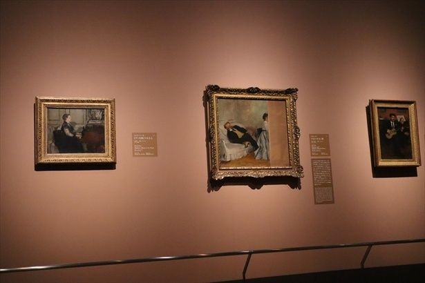 当時の人々のプライベートな姿や時代背景をも映し出す