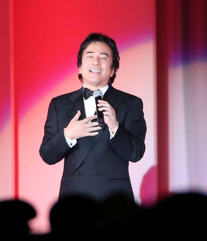 12月10日18:30からフジテレビ系で生放送の「FNS歌謡祭」で、三浦大知さん(38)とWEST.の桐山照史さん(36)が、布施明さん(77)の名曲「君は薔薇より美しい」をコラボで披露することになりました。