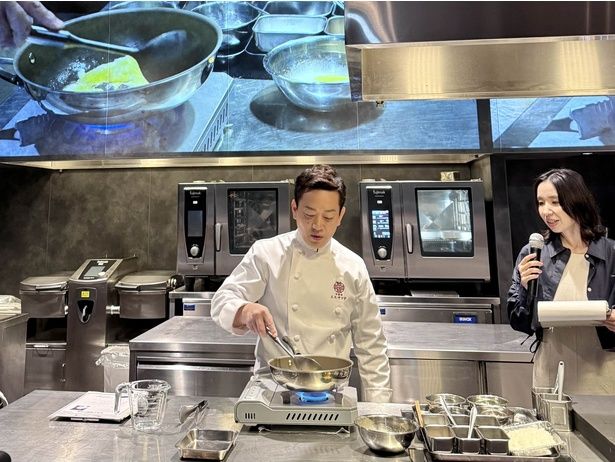 澤田州平シェフによるライブクッキング