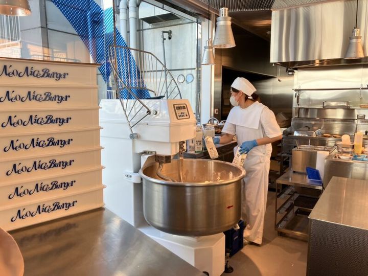 ネオナイスバーガー表参道内観