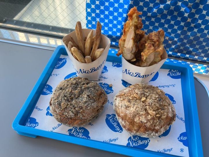 ネオナイスバーガー表参道内観