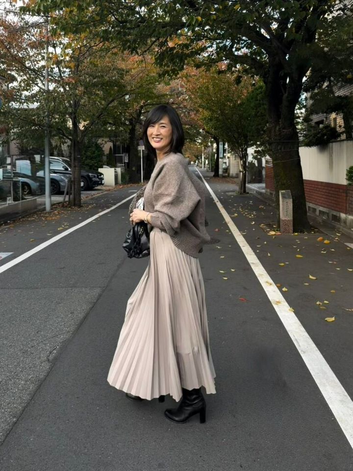 ZARAのニットとプリーツスカートを使った着こなし②