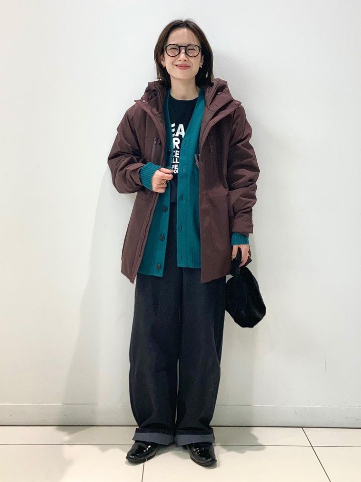 インナーに取り入れて、差し色効果も狙えます 出典：StyleHint