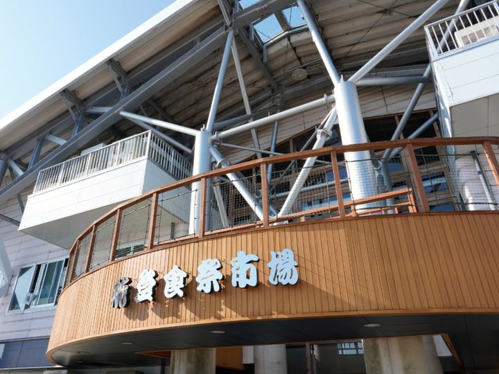 All About ニュース編集部が全国250人を対象に実施した「道の駅に関するアンケート」の調査結果から、特産品が楽しめると思う「石川県の道の駅」ランキングを発表！ 2位「能登食祭市場（七尾市）」を抑えた1位は？