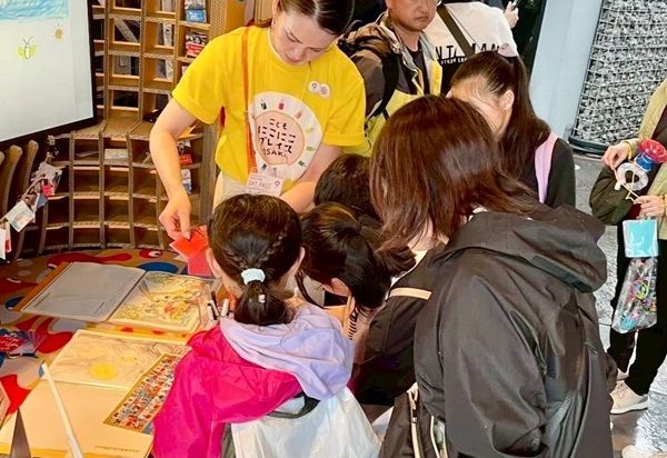 【大阪府】関西万博で受賞！子どもたちが描いた「いのち輝く未来」アートが大阪駅に展示