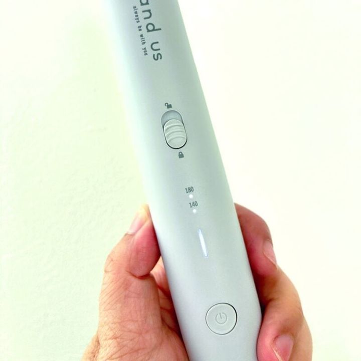 3COINS「コードレスストレートアイロン」操作部