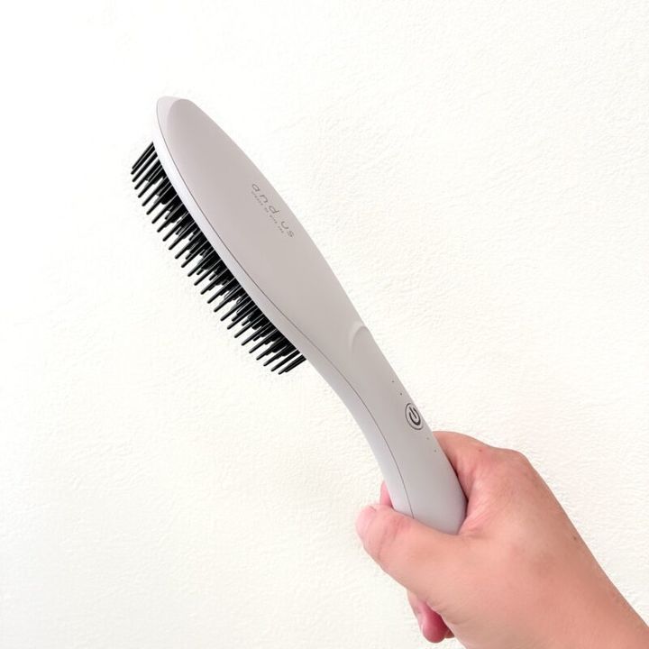 3COINS「ヒートヘアブラシ」