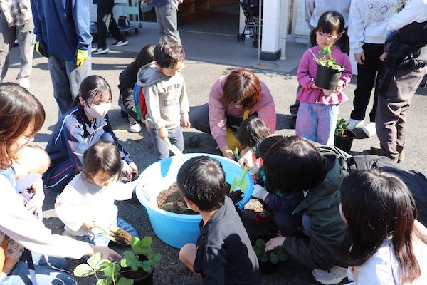 【島根県松江市】島根県立大学短期大学部がキャンパス内の「こっそり畑」で親子体験イベントを開催