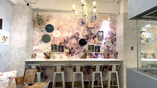 「友安製作所とハンバーガー」インテリア