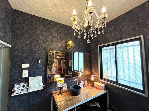 「友安製作所とハンバーガー」トイレ