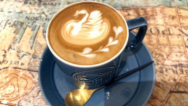 「友安製作所とハンバーガー」ドリンク・カフェ・ラテ・ホット