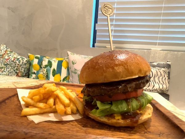 「友安製作所とハンバーガー」てりやきバーガーのランチセット