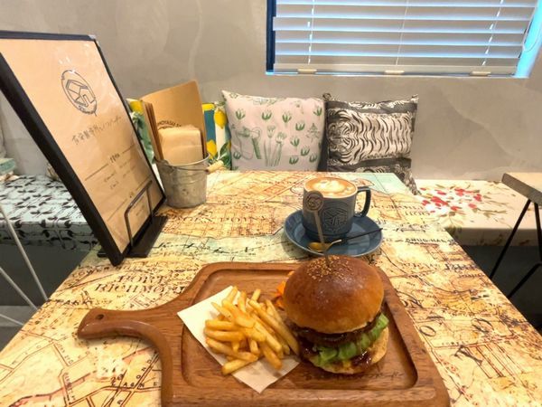 「友安製作所とハンバーガー」ランチ