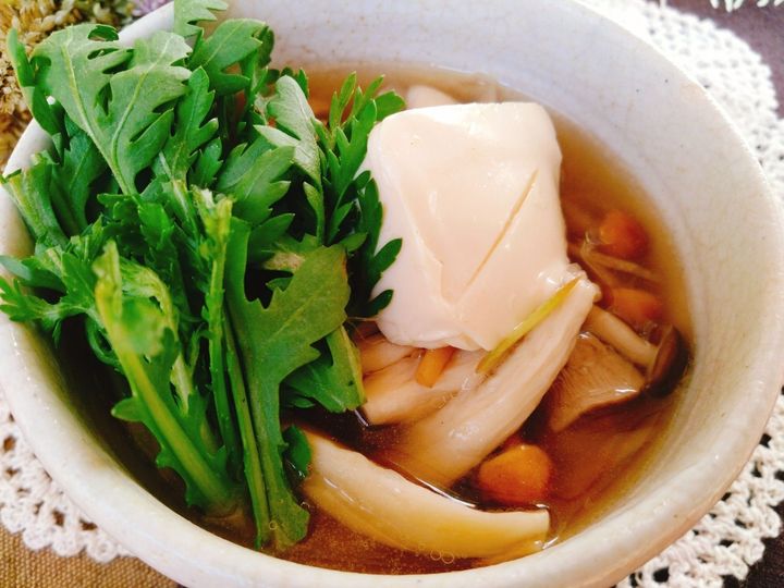 身体を優しく休ませてホカホカに。きのこ湯豆腐