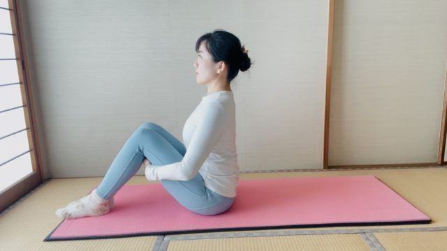 背中をほぐすピラティス