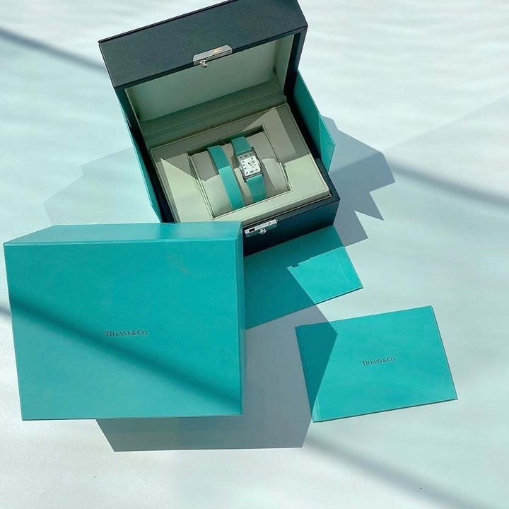 ティファニーブルーの時計とボックス