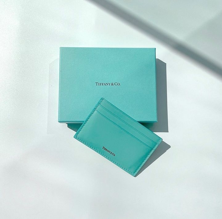 ティファニーブルーのボックスとカードケース