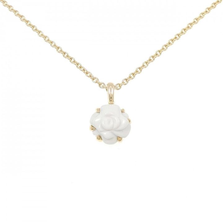 シャネルのカメリアネックレス