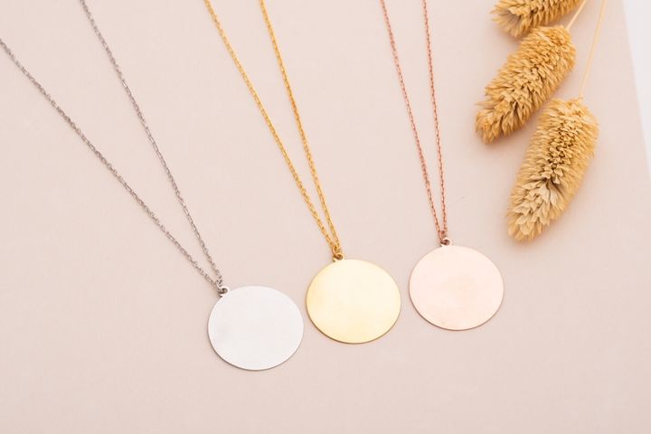 さまざまな素材のネックレス