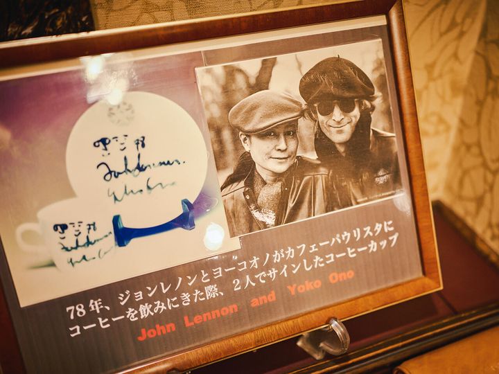 銀座『カフェーパウリスタ 銀座本店』のジョン・レノン氏、オノ・ヨーコ氏のイラストとサイン