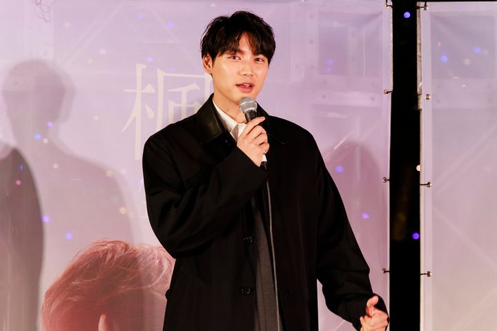 福士蒼汰「めっちゃええ映画やで、見てな！」 大阪・なんば広場が“楓色”に染まった夜