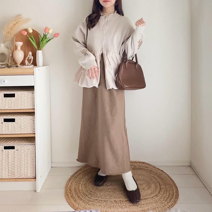 画像: キャミワンピースと合わせたきれいめコーデ