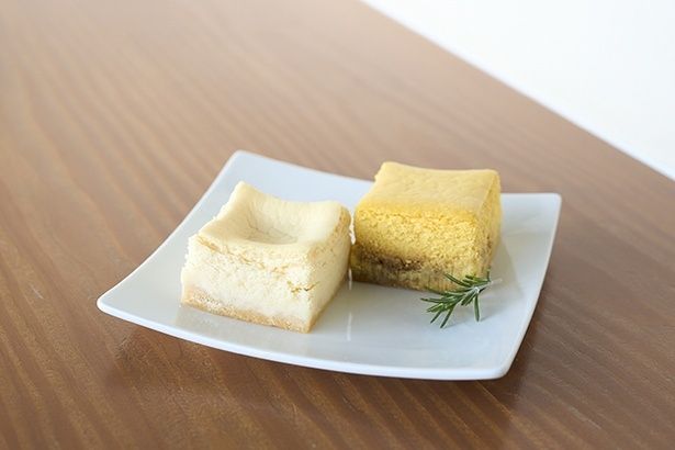 スクエア型が特徴のベイクドチーズケーキ680円は、リッチとカボチャの2種を提案
