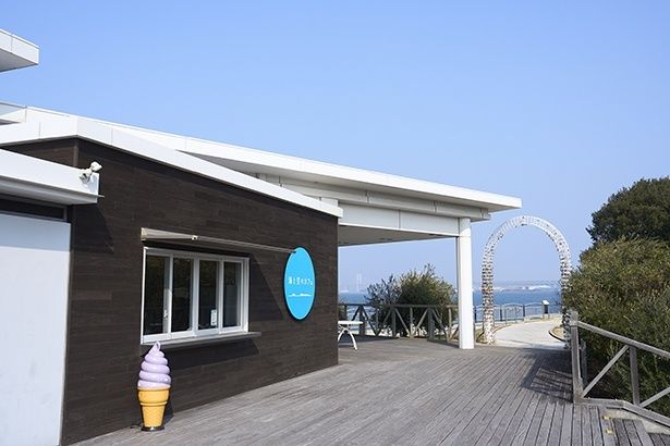 2020年にリニューアルした、道の駅 恋人の聖地うたづ臨海公園にある姉妹店「海と空のカフェ」
