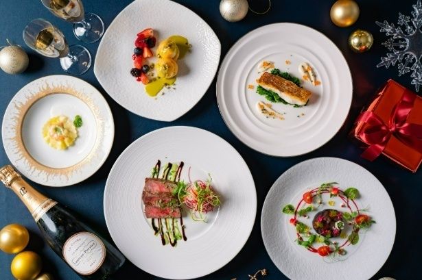 非日常を感じさせるようデザインされた数々の料理がクリスマスムードを醸成する。クリスマスを華やかに演出するイタリアンコース