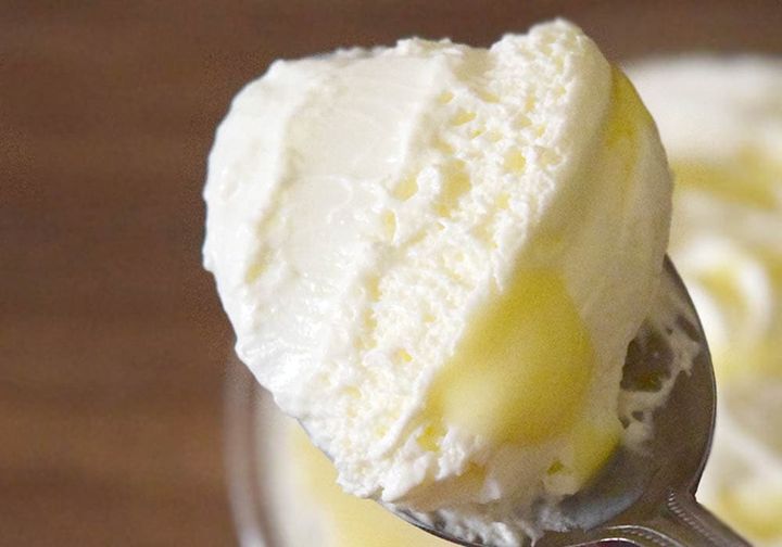 高さがあるため、スプーンを入れても底面まではすくいにくいですね。