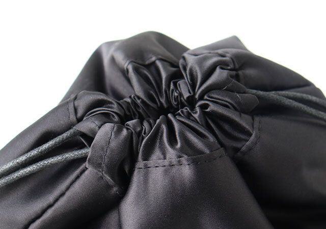 ハローキティフェイス巾着ポーチサテン黒