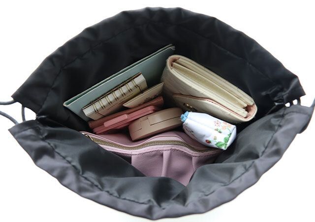 ハローキティフェイス巾着ポーチ大容量