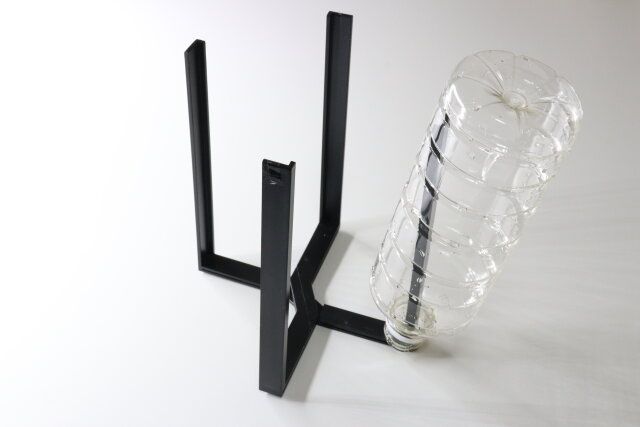 ダイソーのペットボトルをかけられるキッチンマルチスタンド（S）