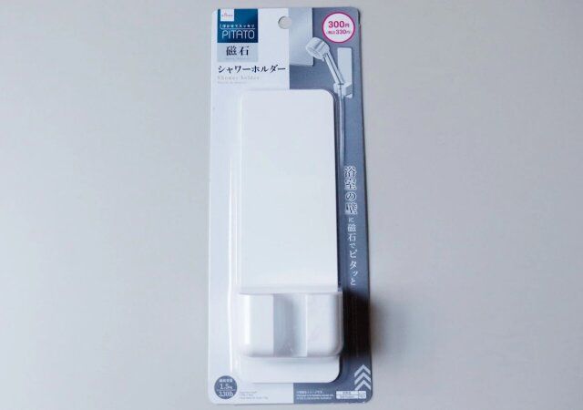 ダイソーのシャワーホルダー（バス用、マグネット）のパッケージ